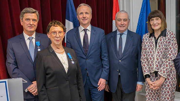 De gauche à droite : Pierre Brière, président du Devoir de Mémoire, Nicole Pinon, secrétaire générale du Devoir de Mémoire, Jean d’Hausonville, ambassadeur de France à Monaco, Laurent Stefanini, ambassadeur, secrétaire général de la Conférence des Nations Unies pour l’Océan et Danielle Merlino, présidente de la Maison de France © Daniel Candaux – ONM